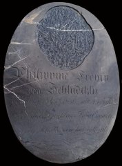 archeologický průzkum - nápisová deska na náhrobku Philippine von Schluditzky