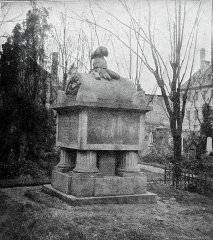 pomník věnovaný carem Alexandrem I. ruským vojínům padlým v bitvách u Drážďan a Chlumce 1813