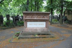 sarkofág spisovatele Pavla Josefa Šafaříka (*1795, †1861) na Olšanských hřbitovech, 13. 5. 1900 sem byly slavnostně převezeny jeho ostatky z karlínského hřbitova, později i sarkofág