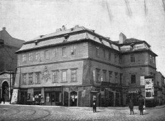 historické foto kaple (zcela vlevo)