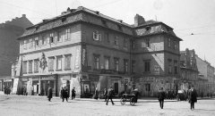 historické foto kaple (zcela vlevo)