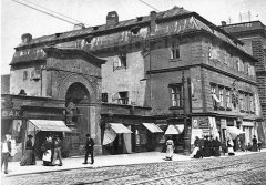 historické foto kaple (vlevo)