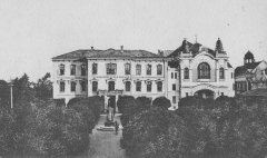 starší foto synagogy (zcela vpravo)