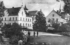 dobová pohlednice města s klášterem