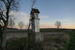 pohled zezadu zleva
