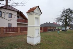 zastavení křížové cesty zepředu zleva
