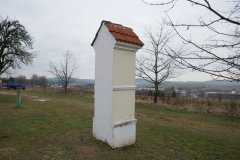 zastavení křížové cesty zezadu zleva