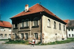 synagoga se školou z jihovýchodu