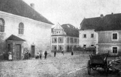 náměstí se synagogou v březnickém ghettu