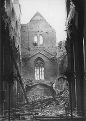 pohled do interiéru kostela po bombardování