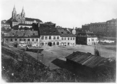 kostel na dobové pohlednici