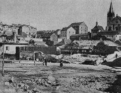 starší foto kostela (vpravo)