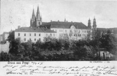 kostel na dobové pohlednici