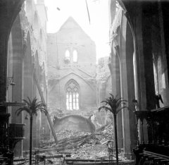 kostel po bombardování