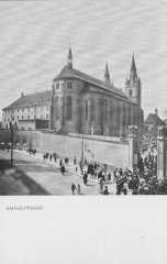 dobová pohlednice s kostelem