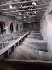 podkroví nad chrámovou lodí je celé vytvořeno ze železobetonu