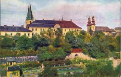 kostel na dobové pohlednici