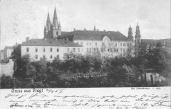 dobová pohlednice s kostelem