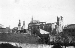kostel po bombardování (vpravo)
