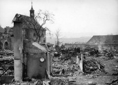 kostel a jeho okolí po bombardování