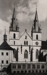 starší foto kostela (vlevo v popředí) - detail