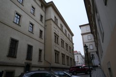 pohled zezadu zleva