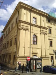 pohled zepředu zleva na někdejší kostel Přenesení sv. Václava