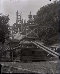 sestavování kostela na Petříně