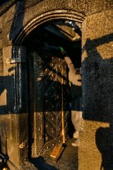 interiér kostela poškozený požárem