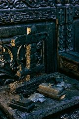 detail interiéru kostela poškozeného požárem