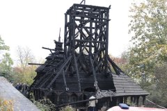 ohořelá konstrukce kostela