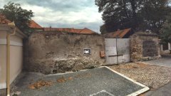 pohled na torzo průčelí kostela