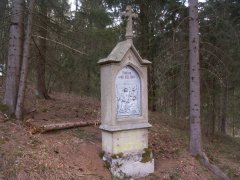 kaplička křížové cesty zepředu zleva
