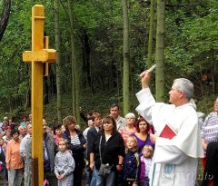 slavnostní svěcení obnovené křížové cesty