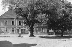 první zastavení křížové cesty před kostelem