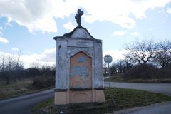 kaplička na křižovatce