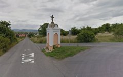 kaplička na křižovatce