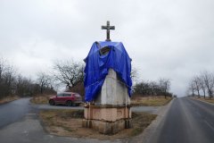 kaplička na křižovatce