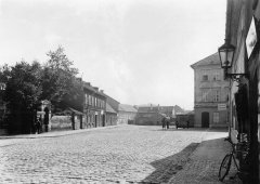 Partyzánská ulice s kaplí u statku Bukovských (vlevo)