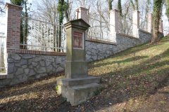 zastavení křížové cesty zepředu zleva