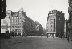 novostavby na místě zbořeného Norbertina (vlevo)