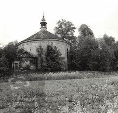 chátrající kostel