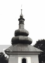 opravená střecha zvonice