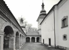 Loreta a vstupní zvonice zezadu