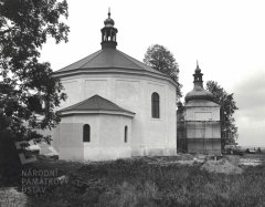 oprava kaple (vpravo)