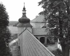 kaple s opravenými ambity