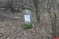 poničený hřbitov