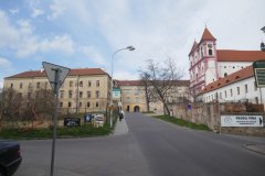 celkový pohled na klášter s kostelem