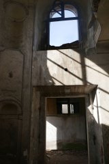 zdevastovaný interiér