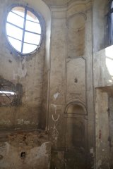 zdevastovaný interiér